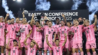 Messi durmuyor! Koleksiyona bir kupa daha