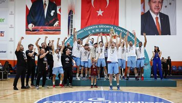 Şampiyon kupayı aldı