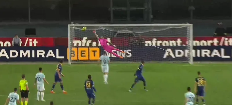 Hakan Çalhanoğlu'dan Verona Inter maçına damga vuran gol! - 6