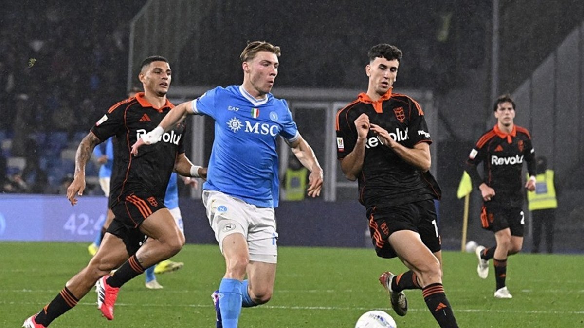 Napoli'yi penaltılarda deviren Como İtalya Kupası'nda yarı finale yükseldi!