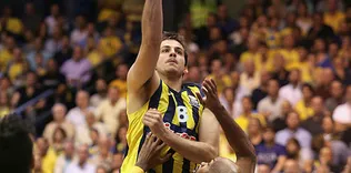 NBA’de eski F.Bahçe’liye yumruk atıldı!