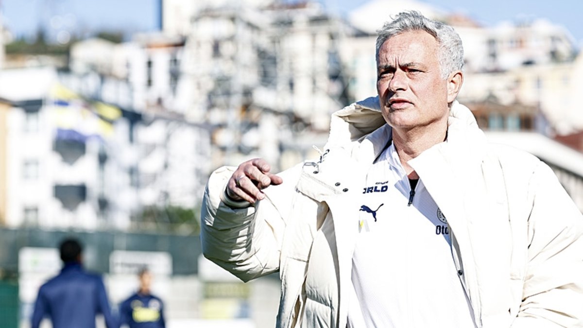 Fenerbahçe'den sürpriz transfer! Eski golcüsü geri dönüyor Fenerbahçe'den sürpriz transfer! Eski golcüsü geri dönüyor