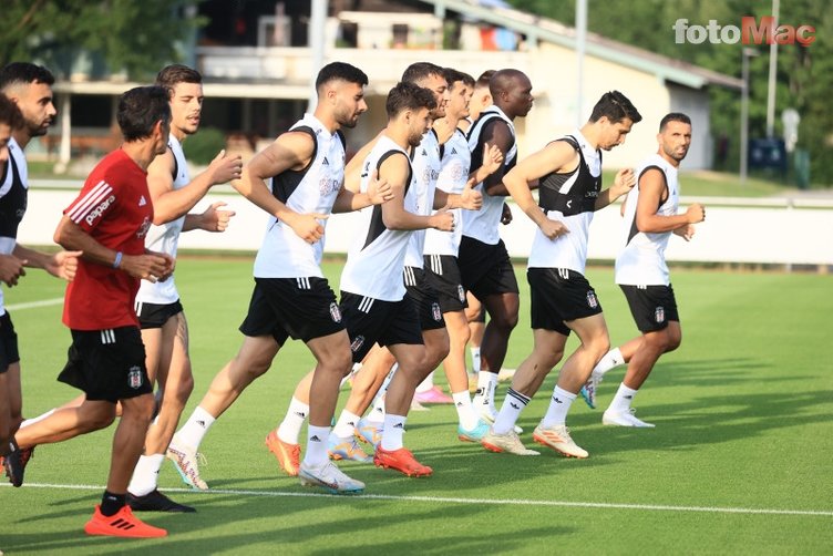 Beşiktaş'a yıldız golcüden kötü haber! Kulübüne geri dönüyor