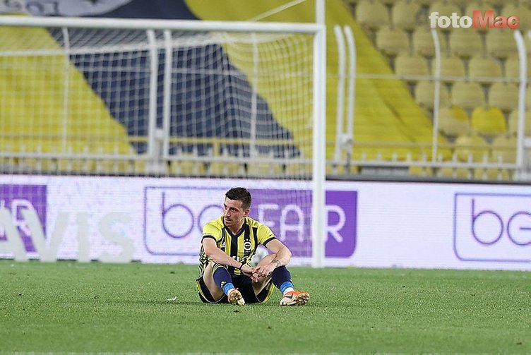 Son dakika spor haberi: Fenerbahçeli Mert Hakan Yandaş Arda Turan'a dert yandı! "Çok mutsuzum kurtar beni abi" (FB GS spor haberi)