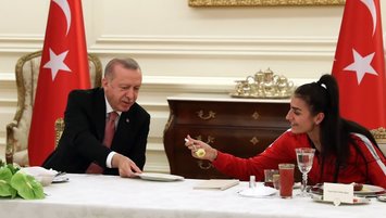 Başkan Erdoğan milli sporcularla iftarda bir araya geldi