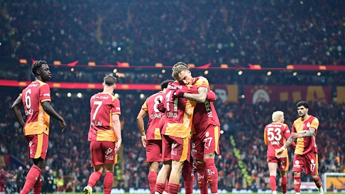 Galatasaray RAMS Başakşehir'i 3 golle geçti! Zirvede puan farkını açtı
