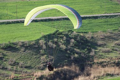 Cudi Dağı’nda yamaç paraşütü etkinliği