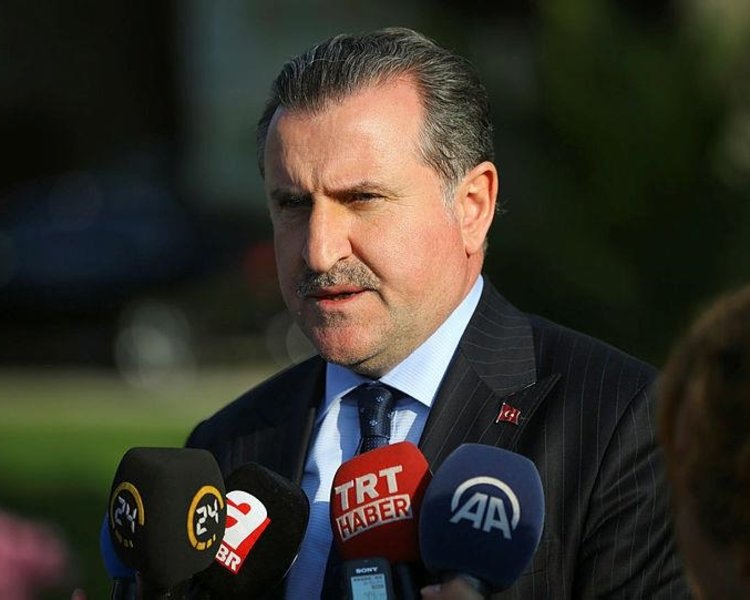 Bak, yüzücüleri kutladı