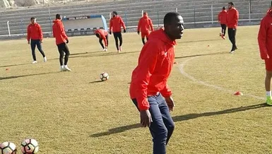 Eto’o: Beşiktaş’a imzalarım