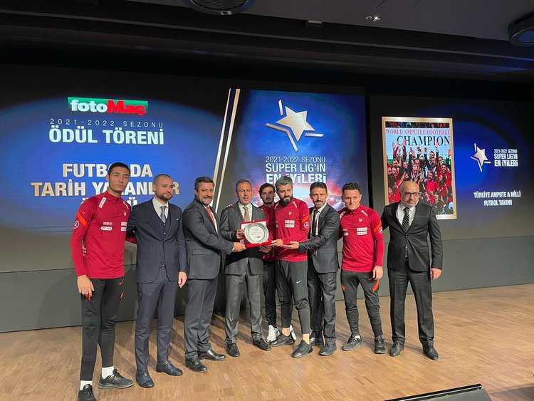 Sabah 5. Uluslararası Futbol Ekonomi Forumu ve Fotomaç Süper Lig'in En İyileri Ödül Töreni gerçek...