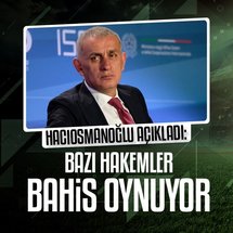 <p>Türkiye Futbol Federasyonu (TFF) Başkanı İbrahim Hacıosmanoğlu, TFF Hasan Doğan Milli Takımlar Kamp ve Eğitim Tesisleri'nde futbol gündemine dair basın toplantısı düzenledi.</p>
<p><strong>İŞTE HACIOSMANOĞLU'NUN AÇIKLAMALARI</strong></p>
<p>"Ulu Önder Atatürk 'Ben sporcunun zeki, çevik ve ahlaklısını severim' yanında, bunun dışında kalanların ahlaksız olabileceği diye bir cümle yok. Tüm unsurlarla beraber ahlaklı olmalıyız."</p>
<p><strong>"371 HAKEMİN BAHİS HESABI VAR 152'Sİ AKTİF OLARAK OYNUYOR"</strong></p>
<p>"Bizim aylardır devletin kurumlarıyla beraber çalıştığımız, yıllardır kulüplerimizi yönetenlerden, sporun duayenlerine Türk futbolunun yozlaşmasına sebep açtığı nedenleri sırasıyla söylediler. Bir atasözü var 'Silah çıktı mertlik bozuldu' diye. Yıllardır dile getirilen bahis çıktıktan sonra Türk futbolunda yozlaşmanın, ahlaksızlığın boyutunu tartıştık yıllarca. Biz TFF olarak kendi bahçemizden yola çıktık. Türk futbolunun gerçekten değişime ihtiyaç olduğu, ahlak ve düzen için bazı doneler vereceğim. Profesyonel liglerde 571 aktif hakemin 371'inin bahis hesabı var. 152'si aktif olarak bahis oynuyor."</p>
<p>"Üst klasman hakem 7, üst klasman yardımcı hakem 15, klasman hakem 36, klasman yardımcı hakem 94! Bunların içinde 10 hakemin 10 binin üzerinde bahis oynadığı, bir hakemin tek başına 18.227 kez oynadığı, 42 hakemin ayrı ayrı 1000'in üzerinde futbol müsabakasında bahis oynadığı, bazı hakemlerin tek bir seferlik maç oynadığı tespit edilmiştir!"</p>
<p>"Biz bugünden itibaren başlayıp Disiplin Kurulumuz, gerekli işlemleri bugünden itibaren başlatıp kısa süre içerisinde disiplin kuruluna sevk edip talimatlara göre gerekli cezaları alacaklar. 6222 sayılı yasaya göre 5 yıllık bir sınırlama var. Bizim talimatlarda da 5 yıllık zaman aşımı var. 5 yıllık süre içerisine giren rakamlar bu saydıklarım."</p>
<p>"İnsanlarla iyi geçinip koltukta kalma derdimiz yok. Türk futbolunun içinde ne pislik varsa temizlemek görevimiz. Cenab-ı Allah müsaade ettiği süre içerisinde bunları yapacağız."</p>
<p>"Güzide kulüplerimize çağrıda bulunuyorum. Biz hakemlerle başladık ama ben ve yönetim kurulu arkadaşlarım dahil, bu çalışmayı yaptığımız ilgili devlet kurumlarıyla kendimizi de kontrol ediyoruz. Bunun da sonuçlarını yakın zamanda paylaşırız. Türk futbol ailesiyle ilgili de çalışmalarımız sürüyor. Biz TFF olarak nasıl kendi kapımızın önünü temizliyorsak, Türk futbol ailesinin üstüne düşen görev de kendileriyle başlayıp futbolcuları dahil tüm unsurlarıyla kontrol edip paylaşmaları. Aksi durumda çalışmalarımızı güzide devlet kurumlarımızla yapıp paylaşacağız."</p>
<p>"Çalışmaları FIFA ve UEFA ile paylaştık. Talimatlar açık olmasına rağmen hakem arkadaşlarımız kendi adlarına hesap açıp bahis oynamıştır. Hakemlikle ilgili çalışmalarımız zaten vardı, yetkili kurumlarımızla çalışmaları hızlandırıp, 81 ilde kurslar açıp, üniversitede özel bir bölüm açılacak. O kurslardan gelen arkadaşlar üniversitede kapsamlı eğitim görüp Türk futboluna kazandırılacak. Bu çalışma meşakkatli bir yol ama iyi ve ahlaklı nesiller için hep birlikte mücadele etmeliyiz. Genç hakemlere kasti değil insani hatalarında da yöneticilerden, kulüplerden destek olmalarını, güzel yarınlara bizim inancımız tam. Türk futbolunu özlenen yere taşıyacağımıza inanıyorum."</p>
<p>"Soru talebi geldi. Sorulacak olan bir soru, verilecek olan bir cevap yok. Bunlar kamuoyuna yeter. Titizlikle bu konu üzerinde duracağız. Herkesin desteğini bekliyoruz."</p>