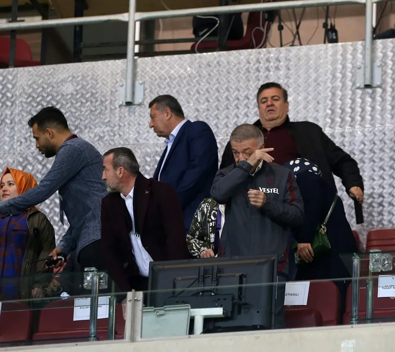 Trabzonspor Başkanı Ahmet Ağaoğlu Hatayspor maçında gözyaşlarına hakim olamadı! - 1