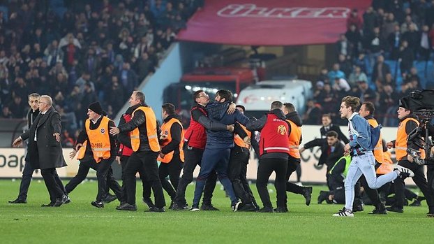 12 kişi gözaltında