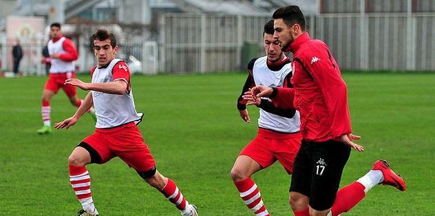 Samsunspor futbolcularının maaşının yarısını ödedi