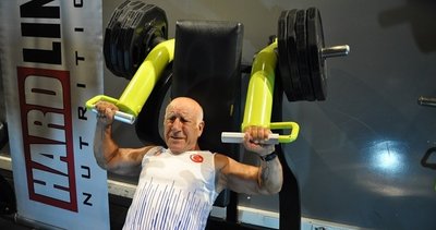 71 yaşındaki Hayrettin Sönmez 250 kilo kaldırdı! Tarihi rekor...