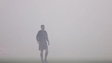 Almanya'da kupa maçı durdu! Dumanlar stadın dışına taştı