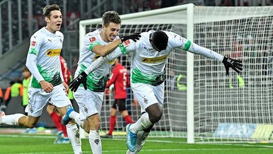 Borussia Mönchengladbach liderliğini sürdürdü