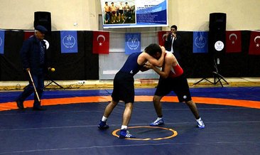 Eski usullere uygun güreştiler