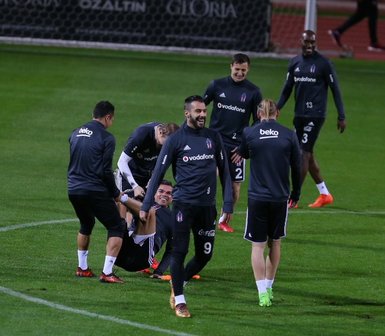 Beşiktaş Antalya’da tam kadro