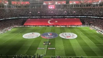 Beşiktaş tribünlerinde 30 Ağustos coşkusu