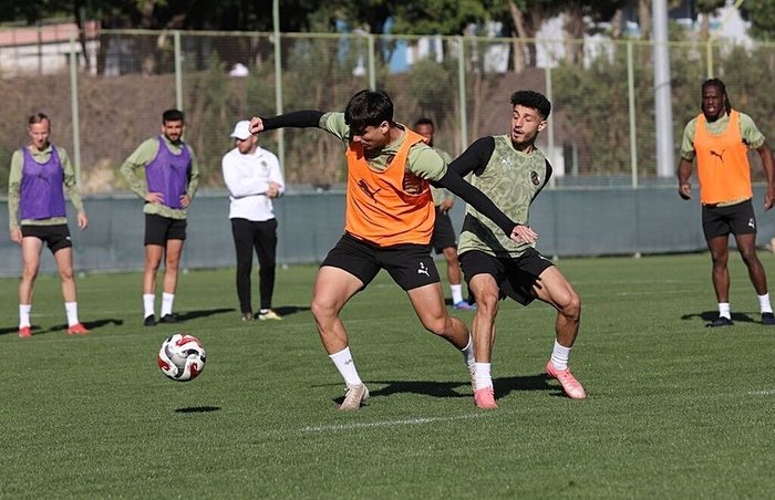 corendon-alanyaspor-trabzonspor-maci-ne-zaman-saat-kacta-hangi-kanalda-muhtemel-11ler-1775883274061.jpeg Corendon Alanyaspor-Trabzonspor maçı saat kaçta?