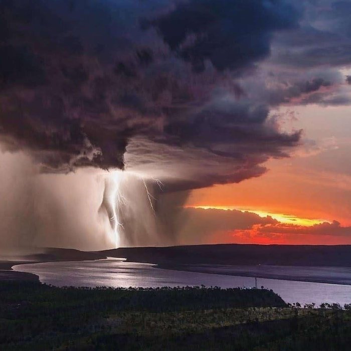 istanbulda-downburst-panigi-downburst-nedir-downburst-hava-patlamasi-neden-olur-1699784865426.jpeg