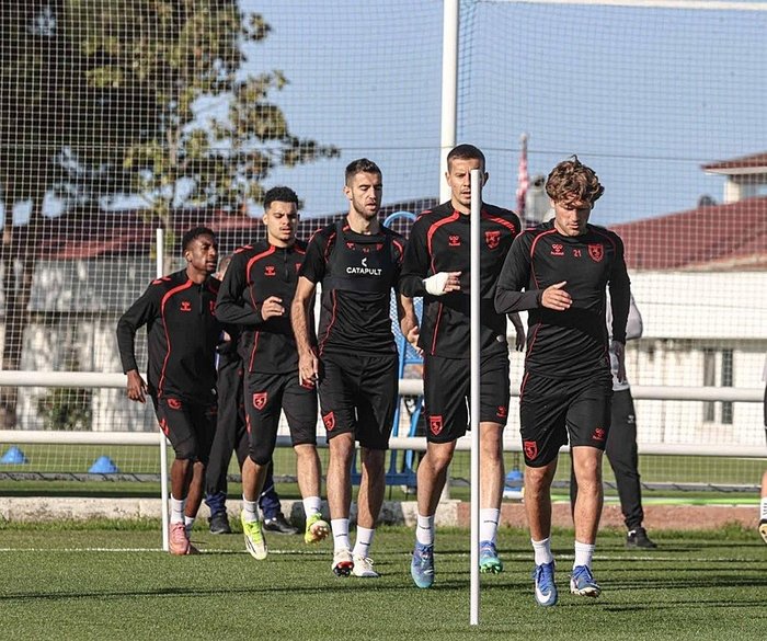 samsunspor-galatasaray-maci-ne-zaman-saat-kacta-hangi-kanalda-muhtemel-11ler-1777697012260.jpeg Samsunspor-Galatasaray maçı saat kaçta?