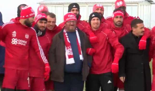 Fenomen simitçi Ahmet Sivasspor antrenmanında