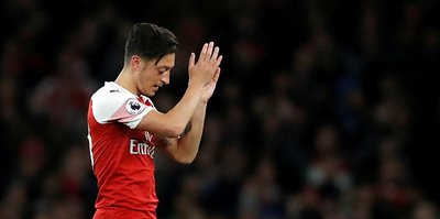 Mesut yuvada kalıyor