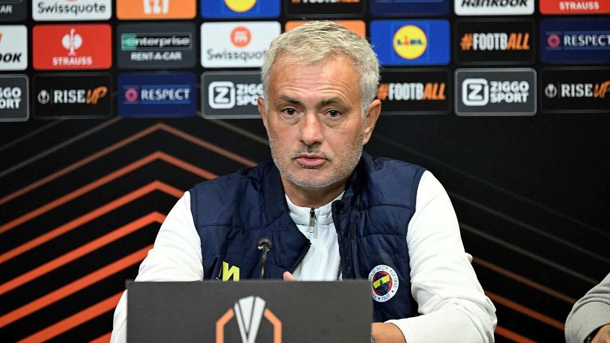 Mourinho'dan stoperde değişiklik! İşte Fenerbahçe'nin AZ Alkmaar maçı 11'i