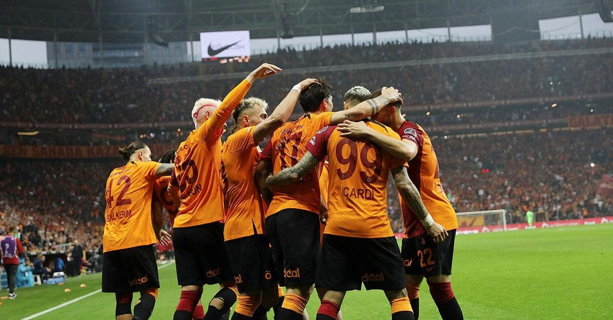 sevgilinin elini tutmak