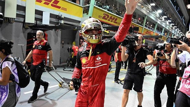 F1 Singapur Grand Prix'sinde pole pozisyonu Leclerc'in