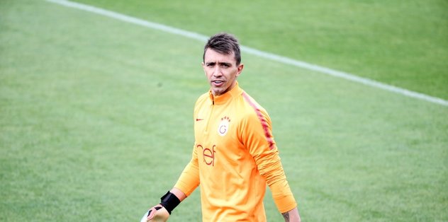 Galatasaraylı Muslera ülkesi Uruguay'da gündem oldu!