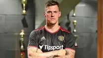 Skrtel veda etti