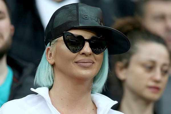 Beşiktaş tribünlerinde yenge rüzgarı