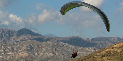 Cudi Dağı’nda yamaç paraşütü etkinliği