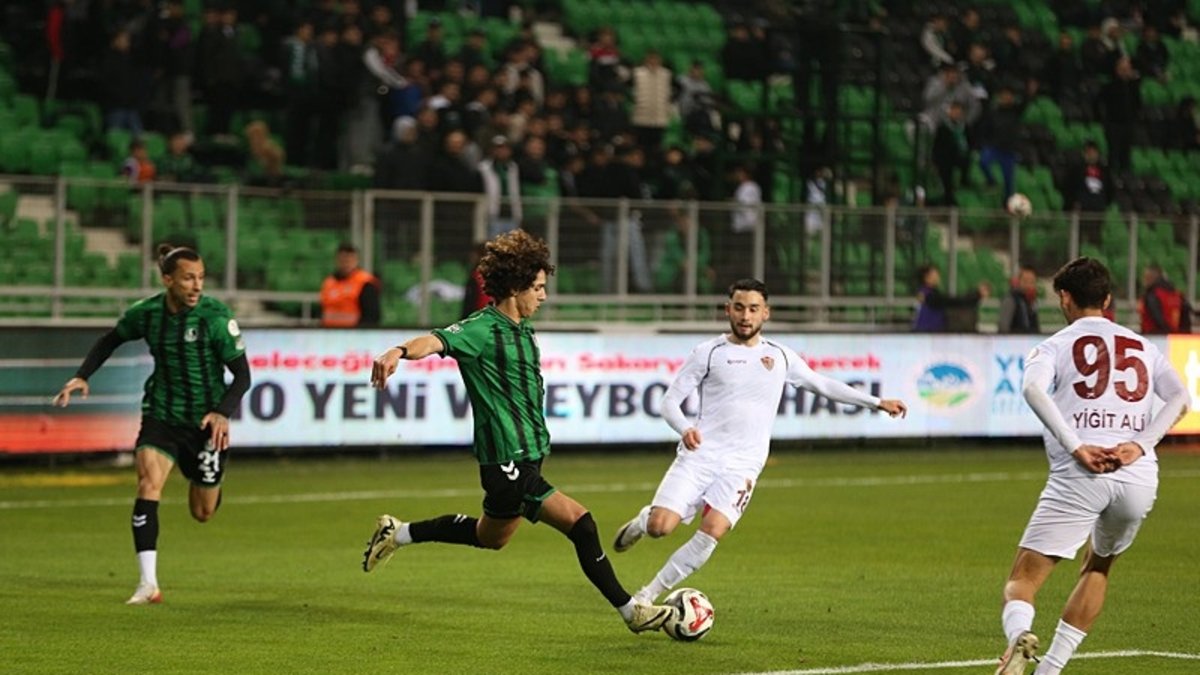 Sakaryaspor evinde 3 puanı 3 golle aldı!