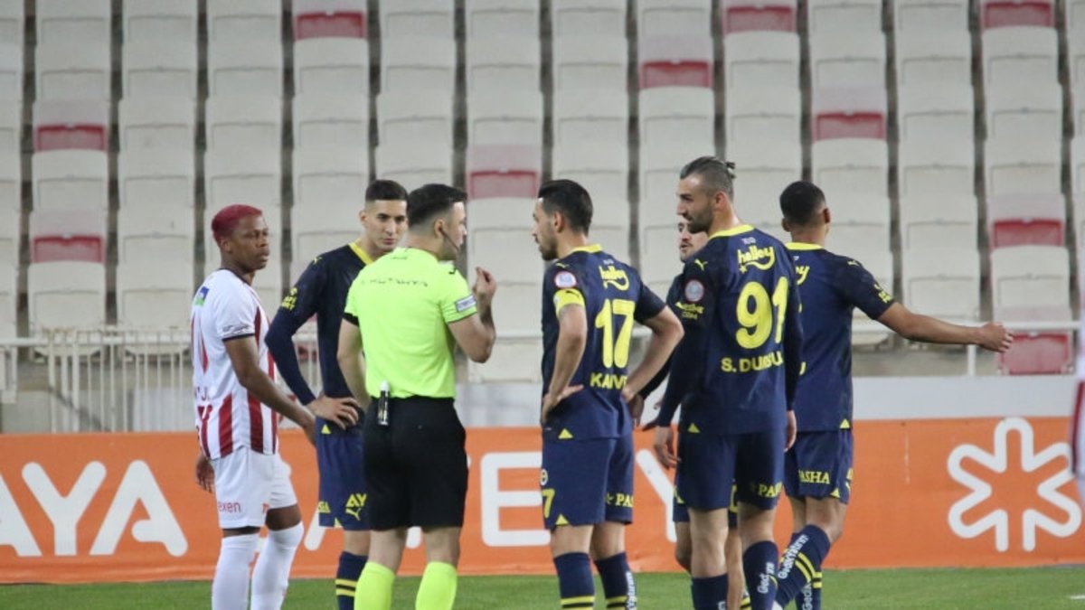 Penaltı kararı doğru mu Fırat Aydınus EMS Yapı Sivasspor -