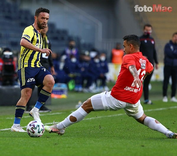 Son dakika transfer haberi: Fenerbahçe transferde bombayı patlatıyor! 2 yıldız birden...