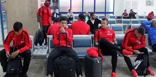 Uçak pistten geri döndü