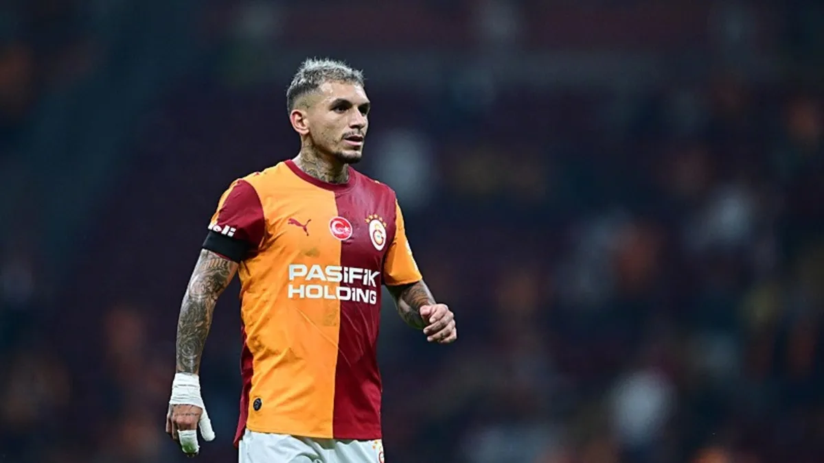 Orta sahada iki isim cezalı