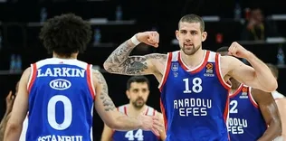 Anadolu Efes farklı kazandı