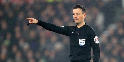 Clattenburg ezan okununca maçı durdurdu