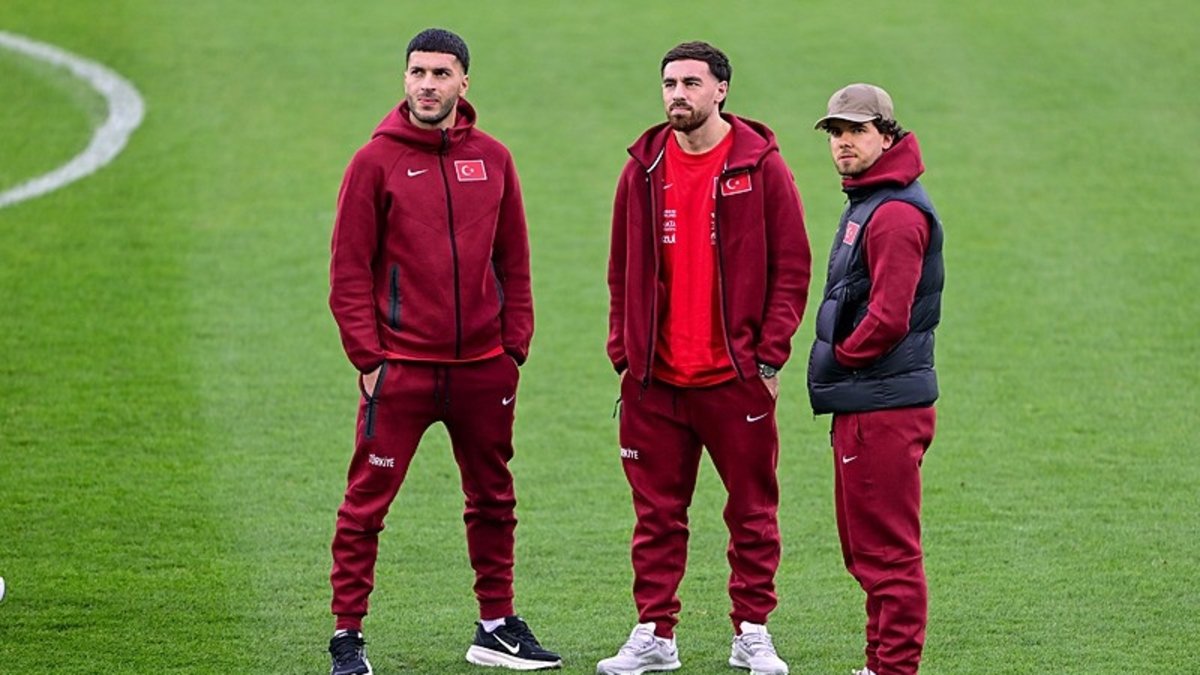 A Milli Takımımız Fadil Vokrri Stadı'nda yürüyüş yaptı