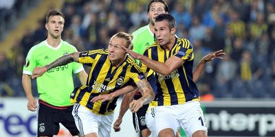 Van Persie ve Kjaer ifadeye!