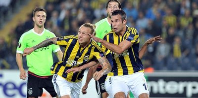 Van Persie ve Kjaer ifadeye!