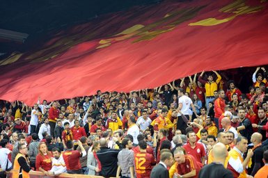 Galatasaray-Karşıyaka maçı öncesi olaylar çıktı