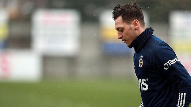 Fenerbahçe - Kayserispor maçı sonrası Erol Bulut açıkladı! Mesut Özil Galatasaray derbisinde oynayacak mı? #