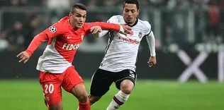 Maçın en iyisi Adriano!