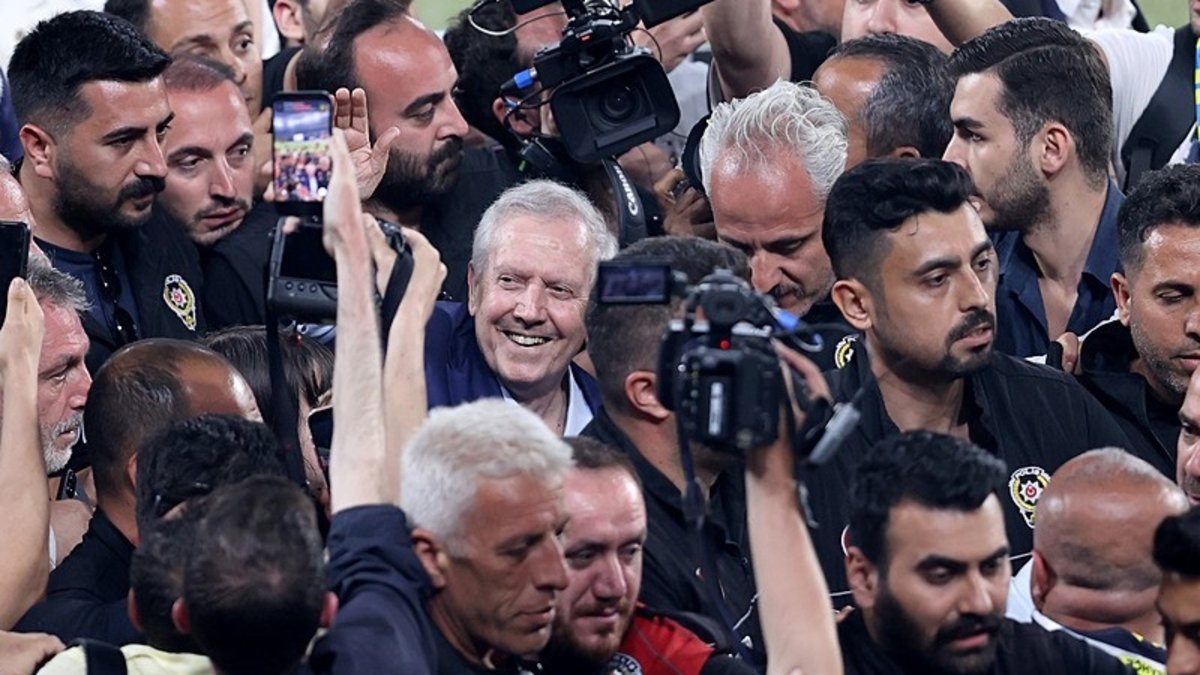 Aziz Yıldırım'ı destekleyenler zaferi böyle kutladı!